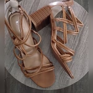 Market and Spruce Caramel Strappy Heeled Sandals NWT ♥️